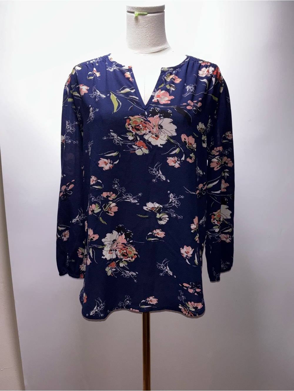 fun 2 fun Navy Floral Top Size M
